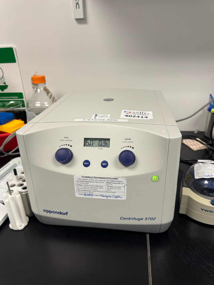 Image of Eppendorf 5702 Centrifuge